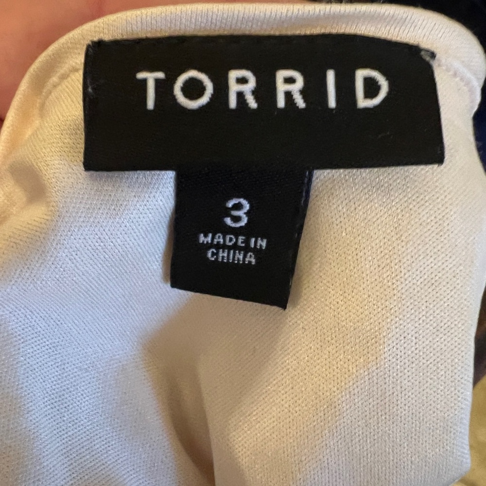 Torrid Gold Sequin Off-Shoulder‎ Blouse size 3 woman’s plus new years - Picture 3 of 3